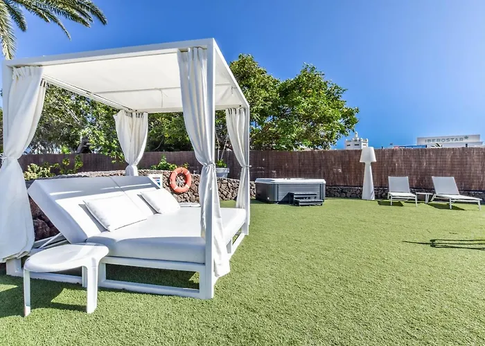 Вилла New Lanzasuites *